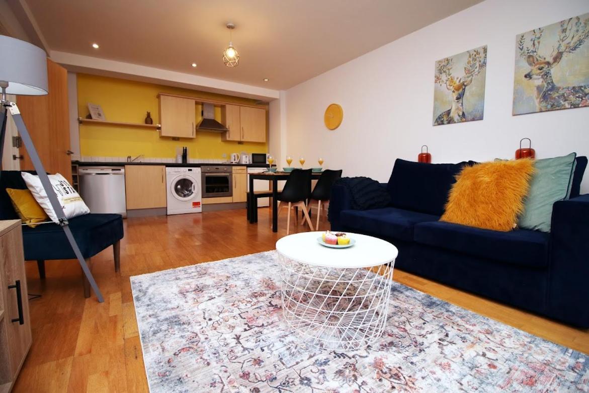 Bright 1Bedroom Apartment, Central Location With Balcony بريستول المظهر الخارجي الصورة